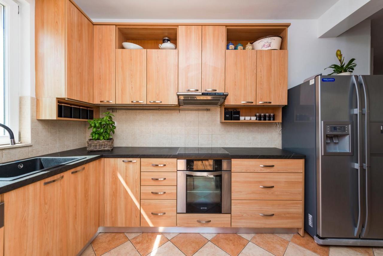 Apartment With Terrace And Mini Pool Green Gold ดูบรอฟนิก ภายนอก รูปภาพ