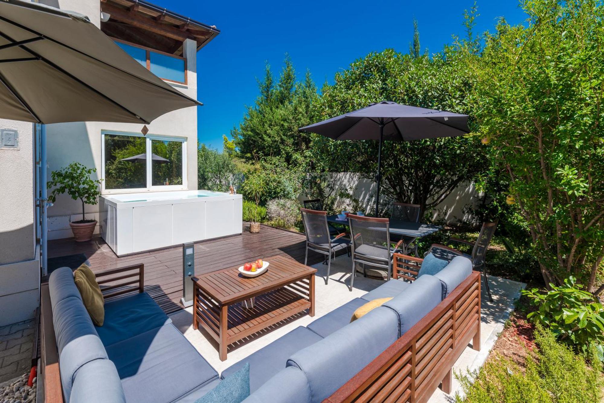 Apartment With Terrace And Mini Pool Green Gold ดูบรอฟนิก ภายนอก รูปภาพ