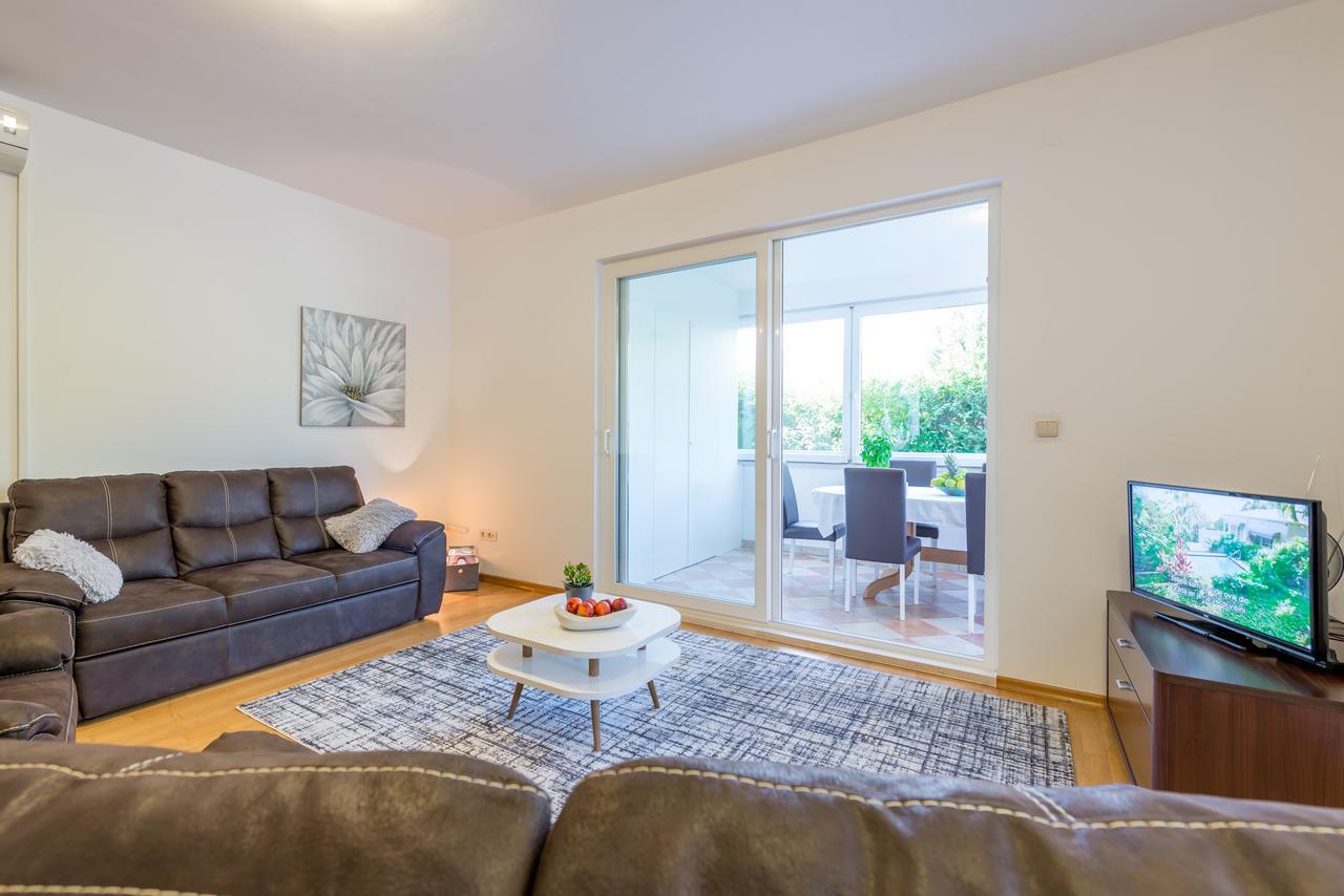 Apartment With Terrace And Mini Pool Green Gold ดูบรอฟนิก ภายนอก รูปภาพ