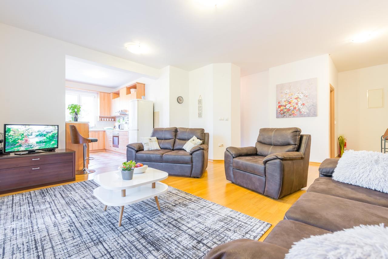 Apartment With Terrace And Mini Pool Green Gold ดูบรอฟนิก ภายนอก รูปภาพ